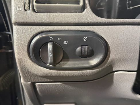 Used 2002 Ford Explorer XLS image 10