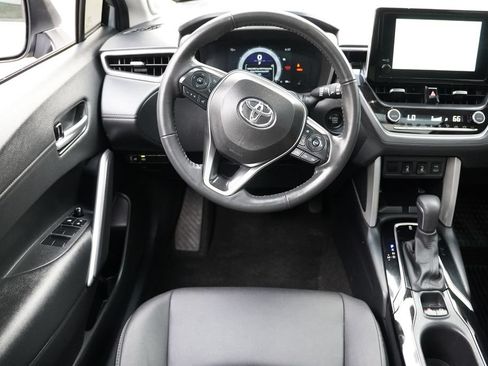 Used 2024 Toyota Corolla Cross XLE w/ Convenience Package AWD/4WD image 20