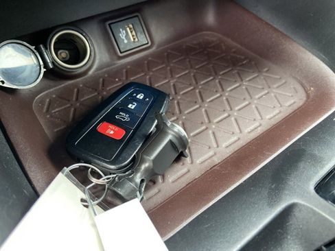 Used 2023 Toyota RAV4 Limited image 42