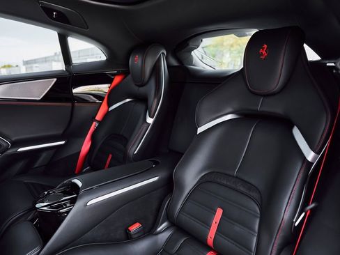 Used 2025 Ferrari Purosangue AWD/4WD image 57