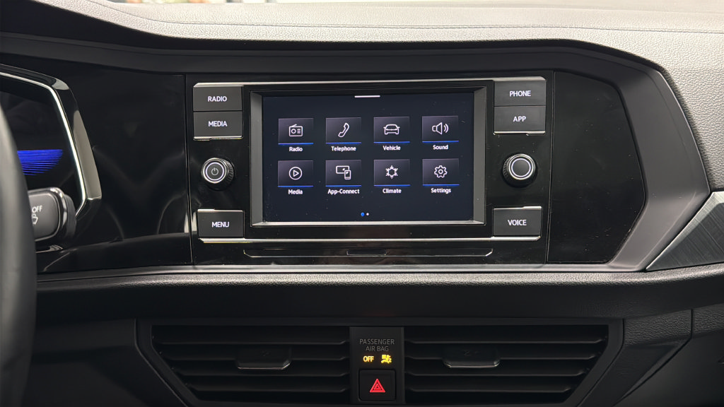 Used 2024 Volkswagen Jetta SE FWD image 13