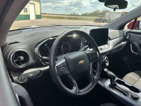 Used 2025 Chevrolet Blazer LT AWD/4WD image 2