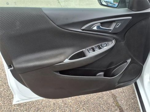 Used 2023 Chevrolet Malibu LT image 9