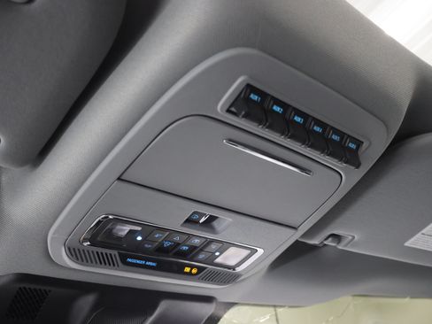 Used 2024 Ford F250 Lariat w/ Lariat Ultimate Package AWD/4WD image 65