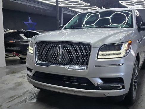 Used 2019 Lincoln Navigator Select image 3