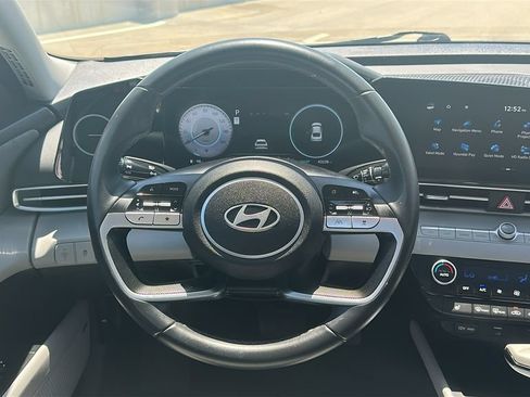 Used 2025 Hyundai Elantra Limited FWD image 23