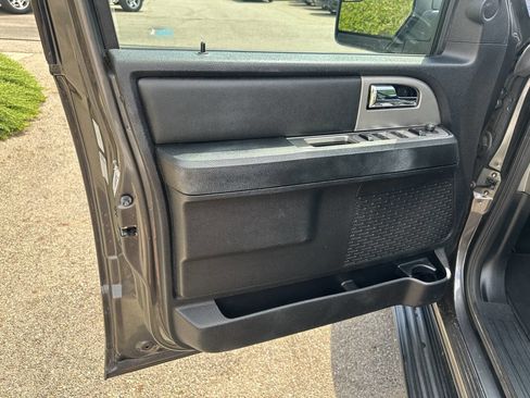 Used 2017 Ford Expedition EL XLT image 17