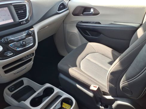 Used 2023 Chrysler Voyager LX FWD image 19