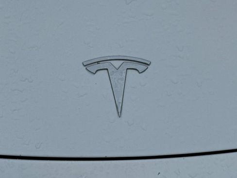 Used 2020 Tesla Model Y Long Range image 8