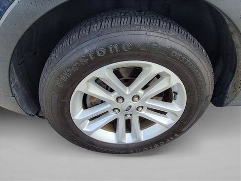 Used 2017 Ford Explorer XLT w/ Equipment Group 202A FWD image 9