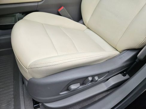 Used 2023 Cadillac XT5 Premium Luxury w/ LPO, Floor Liner Package AWD/4WD image 8