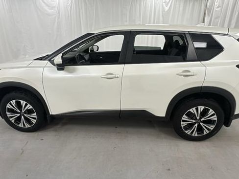 Used 2023 Nissan Rogue SV image 6