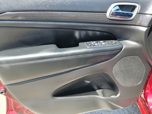 Used 2018 Jeep Grand Cherokee Altitude RWD image 13