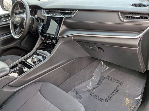 Certified 2023 Jeep Grand Cherokee L Laredo image 37