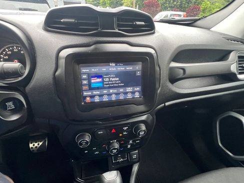 Used 2021 Jeep Renegade Sport FWD image 22
