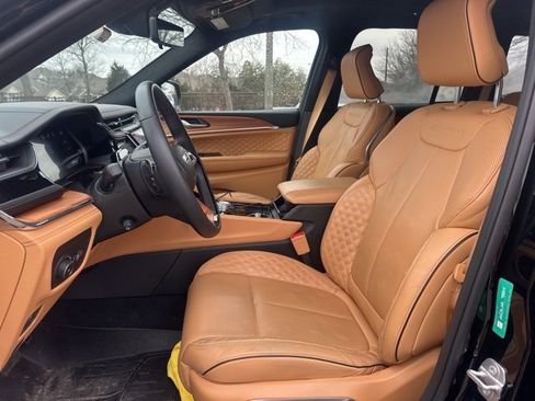 Used 2025 Jeep Grand Cherokee Summit image 11