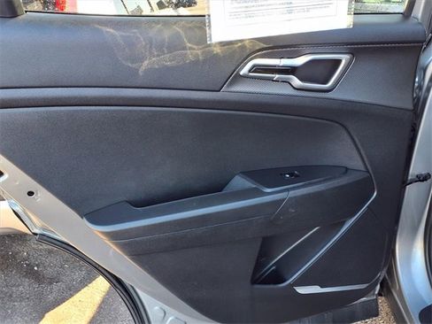 Used 2024 Kia Sportage LX image 7