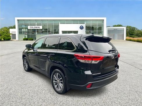 Used 2019 Toyota Highlander XLE AWD/4WD image 3