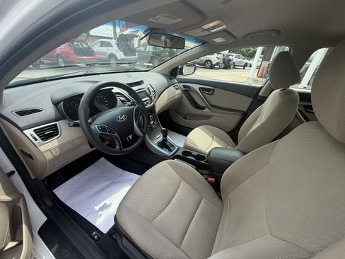 Used 2015 Hyundai Elantra SE w/ Option Group 02 FWD image 10