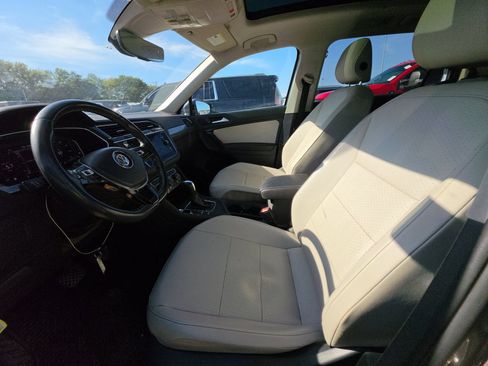 Used 2021 Volkswagen Tiguan SE FWD image 7