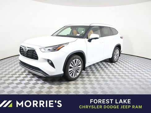 Used 2025 Toyota Highlander Platinum AWD/4WD image 1
