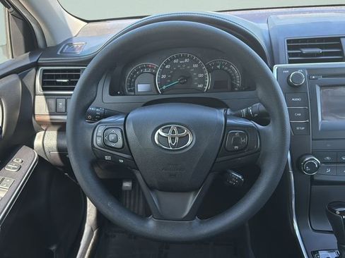 Used 2015 Toyota Camry LE image 19