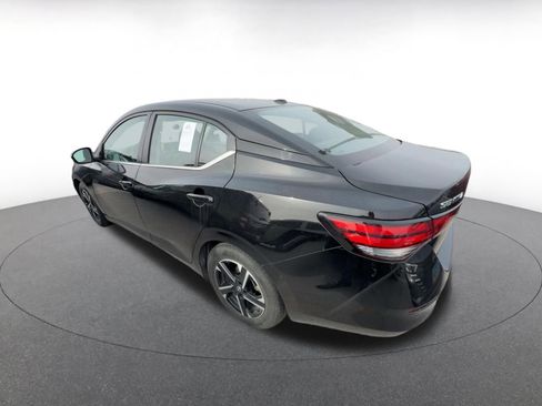 Used 2025 Nissan Sentra SV image 4