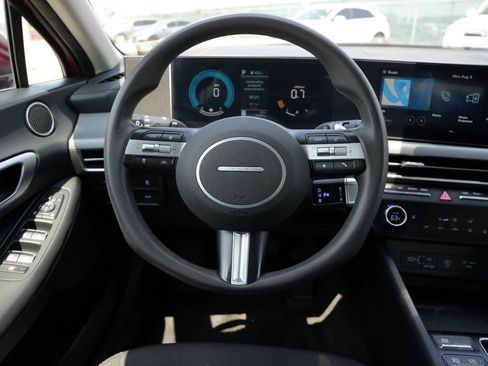 Used 2025 Hyundai Sonata SEL FWD image 9