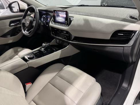 Used 2023 Nissan Rogue SL image 40