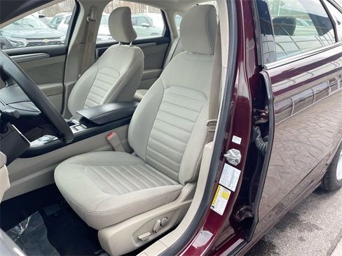 Used 2018 Ford Fusion SE image 19