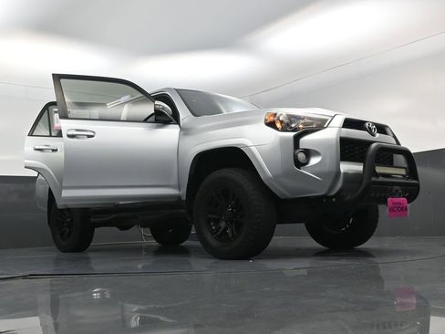 Used 2017 Toyota 4Runner SR5 RWD image 17