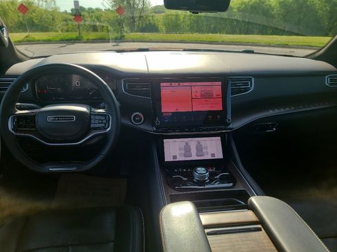 Used 2023 Jeep Grand Wagoneer Series II AWD/4WD image 21