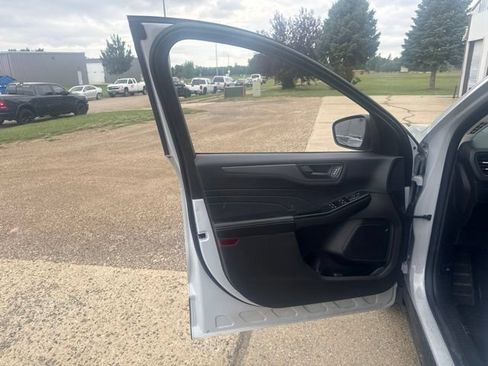 Used 2025 Ford Escape Active AWD/4WD image 19