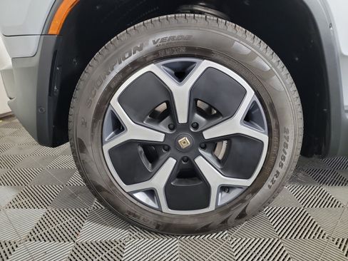 Used 2024 Rivian R1S Adventure AWD/4WD image 9