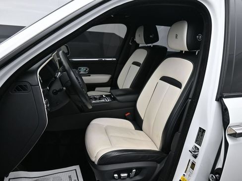 Used 2021 Rolls-Royce Cullinan Black Badge AWD/4WD image 10