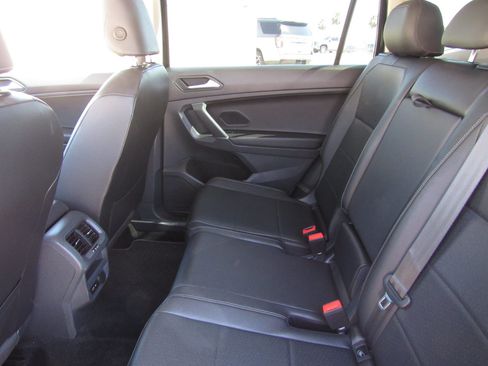 Used 2020 Volkswagen Tiguan SE FWD image 13