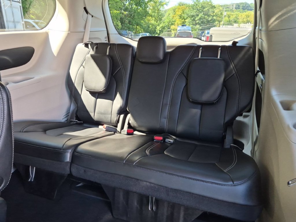 Used 2023 Chrysler Pacifica Touring-L AWD/4WD image 29