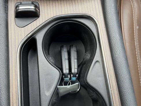 Used 2017 Chrysler 200 C w/ Premium Group image 16