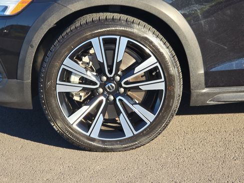 Used 2022 Volvo V60 T5 Cross Country w/ Advanced Package image 30