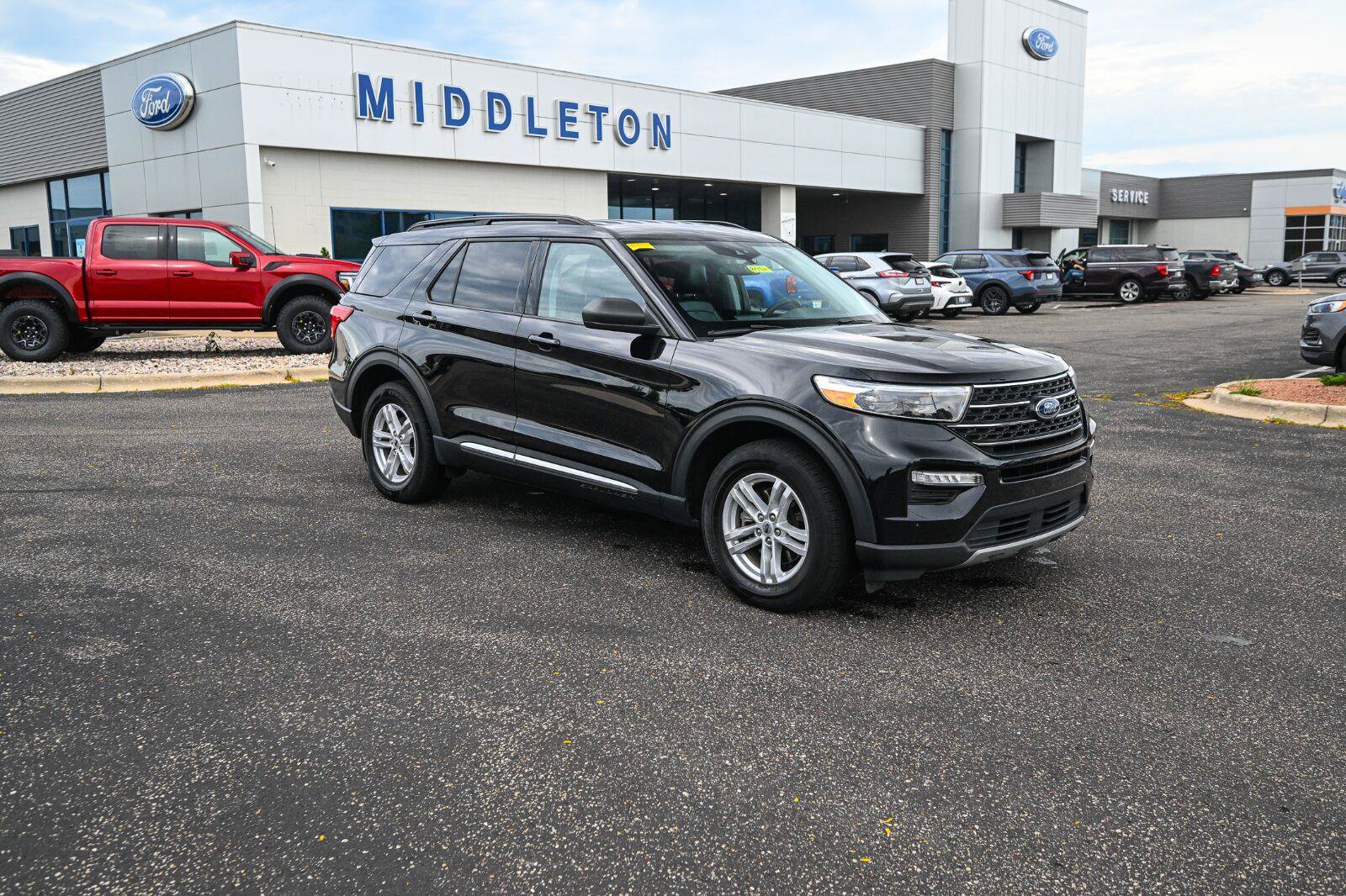 Certified 2024 Ford Explorer XLT w/ Equipment Group 202A AWD/4WD image 1