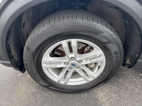 Used 2023 Ford Explorer XLT w/ Equipment Group 202A AWD/4WD image 23