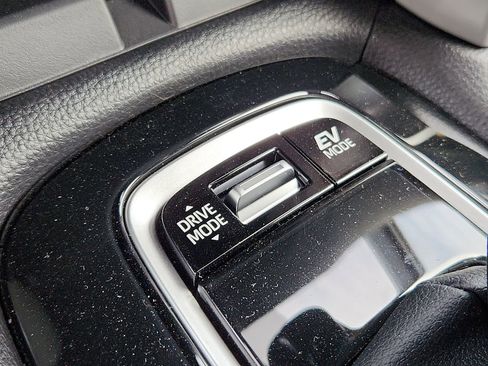 Used 2025 Toyota Corolla Cross AWD Hybrid w/ Moonroof Package image 19