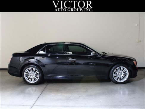 Used 2012 Chrysler 300 Limited RWD image 8