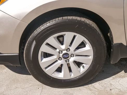 Used 2017 Subaru Outback 2.5i Premium image 5