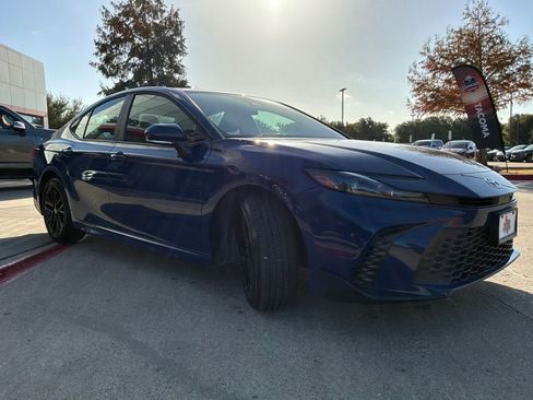 Used 2026 Toyota Camry SE FWD image 4