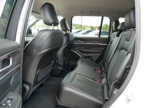 Used 2023 Jeep Grand Cherokee Limited AWD/4WD image 35