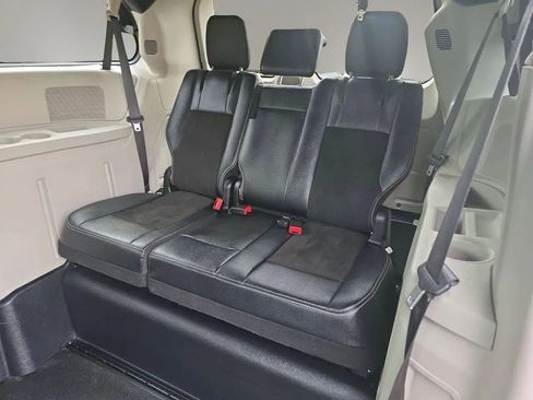 Used 2019 Dodge Grand Caravan SXT FWD image 22