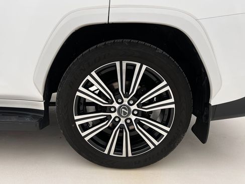 Used 2024 Lexus LX 600 4WD w/ Luxury Package image 27