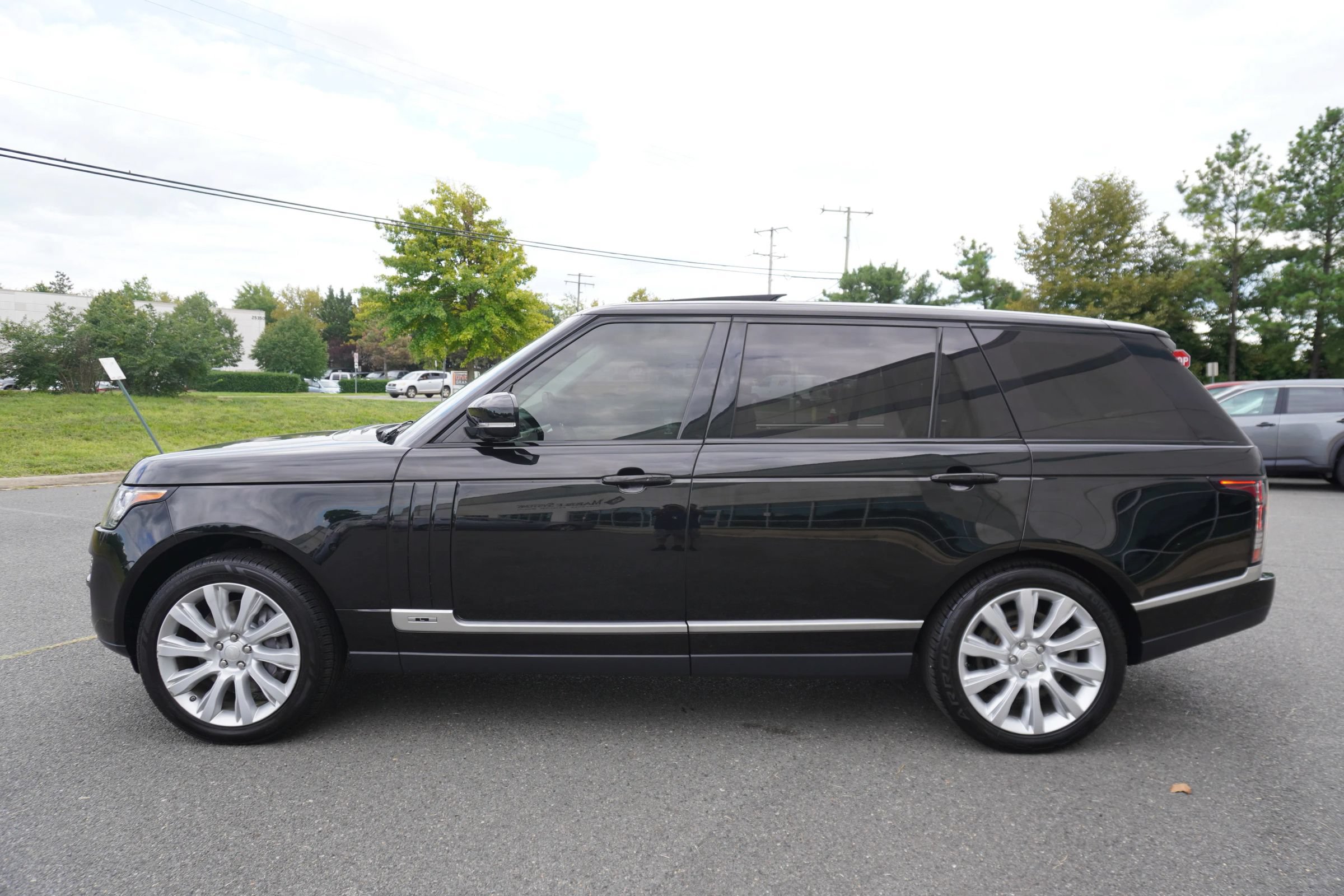 Used 2015 Land Rover Range Rover Long Wheelbase Supercharged AWD/4WD image 4