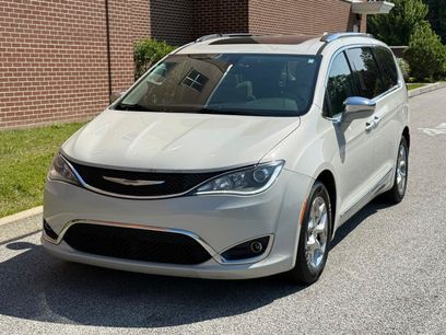 Used 2017 Chrysler Pacifica Limited w/ UConnect Theater Package